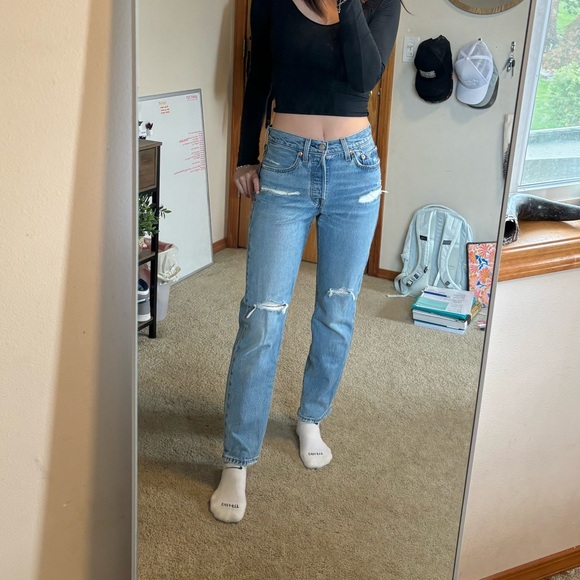 Barely worn levi’s jeans - Picture 4 of 9